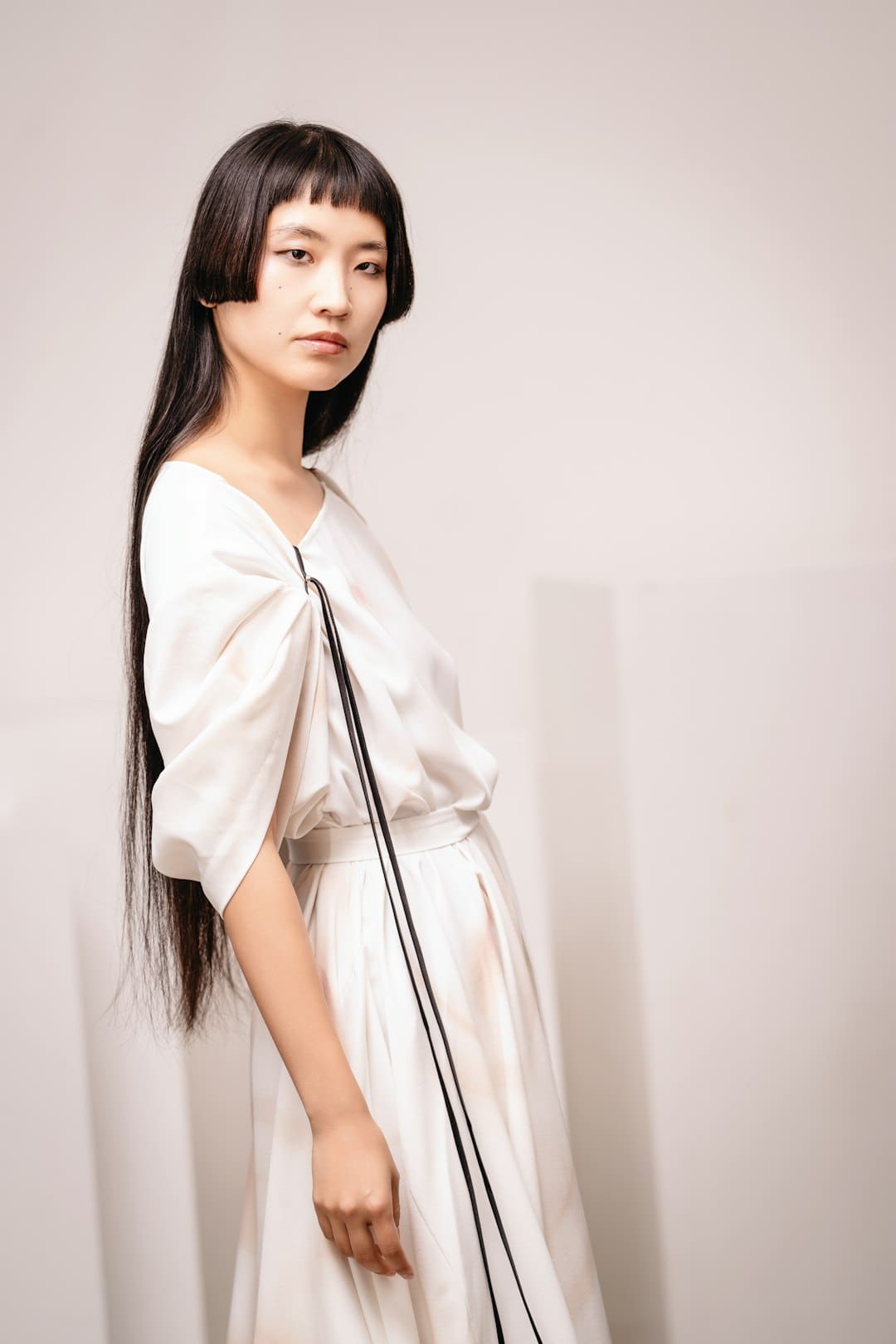 赵丽颖离婚后工作怎么逆袭？从艺人到本钱方的富丽回身